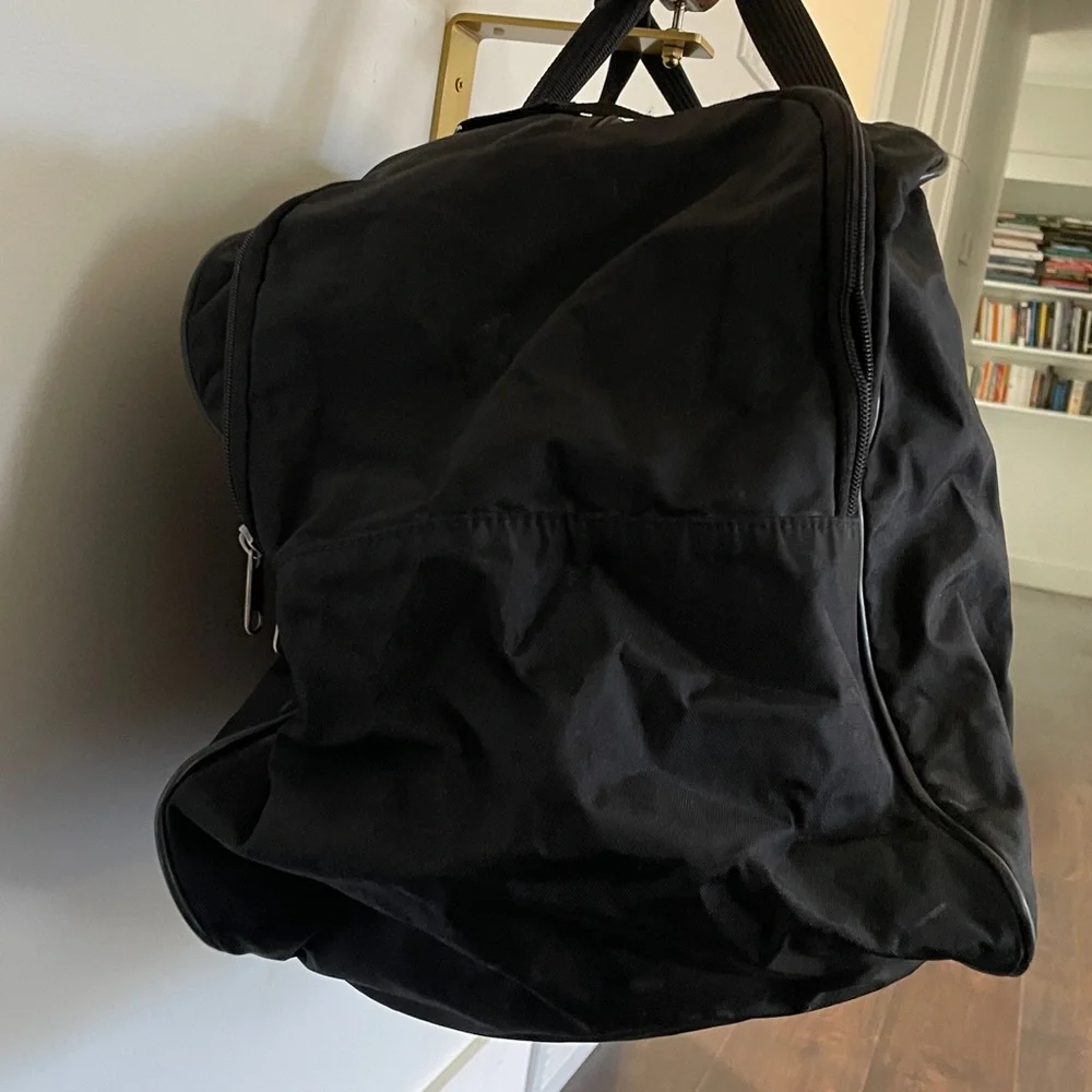 Nike training bag black approx 27” length large duffel bag sports travel size